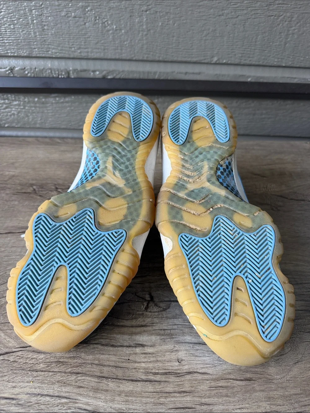 Jordan Low-Top Sneakers in White and Light Blue with Yellow Sole size 9.5